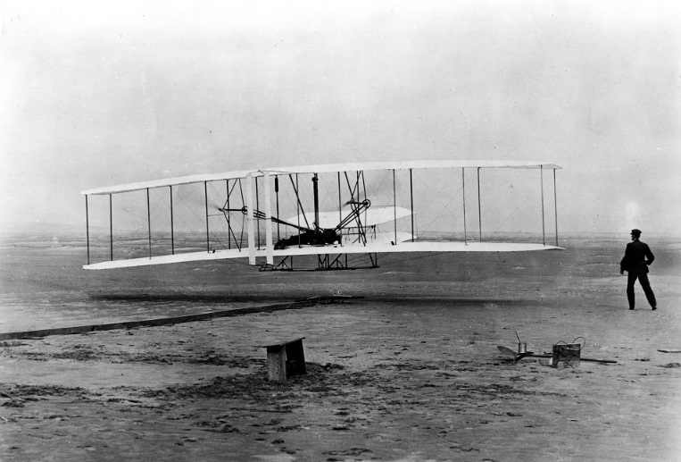 Pengertian, Jenis, Penemu dan Sejarah Pesawat Terbang