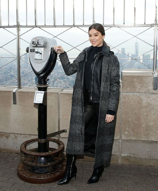 Hailee Steinfeld - Empire State Building 2018 - imagedesi.com