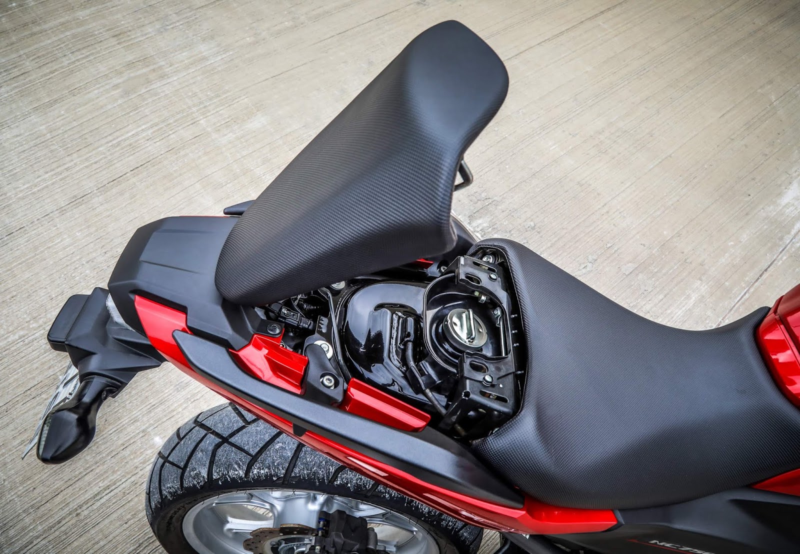 Honda nc700 бардачок