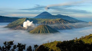 Gambar Pemandangan Gunung Indonesia Keren HD