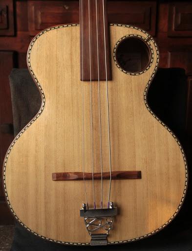 Guitarras Luiggi Luthier: Bajo Acustico Fretless / Acoustic Fretless Bass