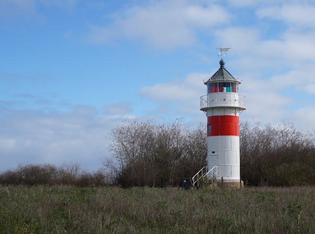 6 spannende Highlights im Süden von Als. Der Leuchtturm in der Nähe von Poels rev bietet einen schönen Ausblick auf die Küste von Alsen.