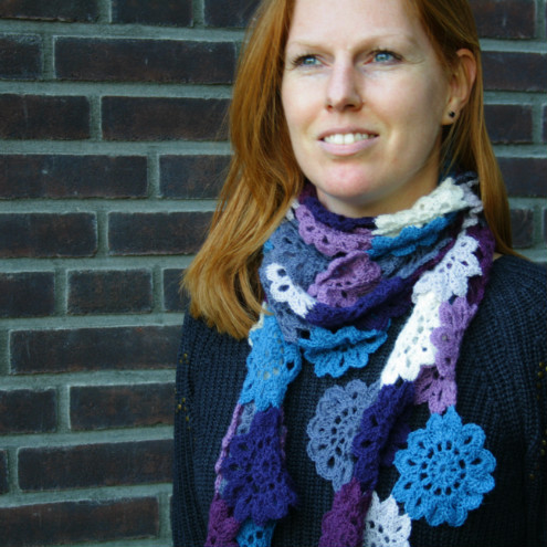 Crochet Japanese flower scarf in Alpaca Rythm | Happy in Red Crochet Japanese flower scarf in Alpaca Rythm | Happy in Red