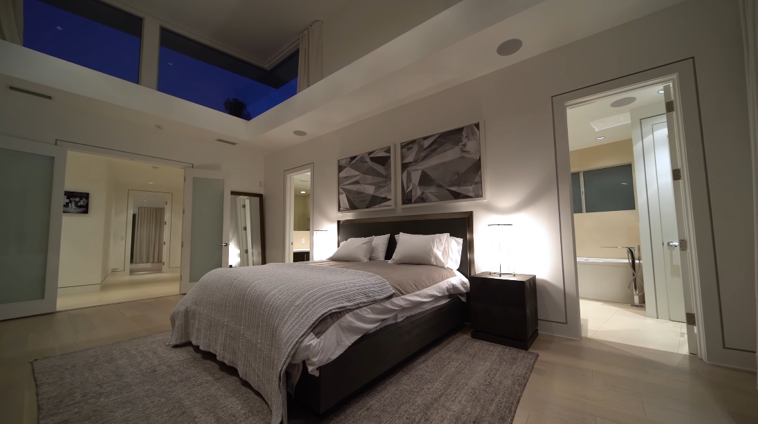 Tour 1003 N Beverly Dr, Beverly Hills Luxury Home vs. 38 Interior Design Photos