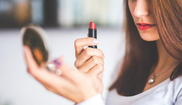 4 Cara Menggunakan Lipstik Matte Agar Wajah Menjadi Segar