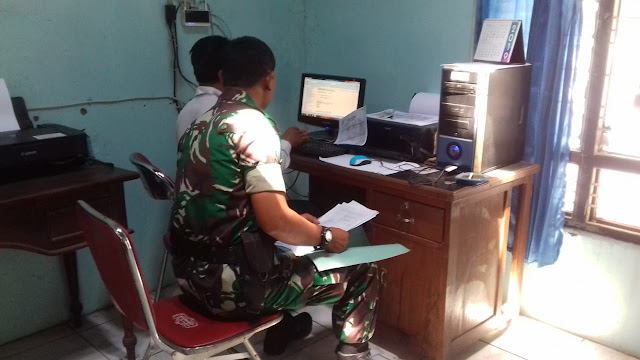 Babinsa Kuncen Cek Data Jumlah Penduduk Desa Binaan