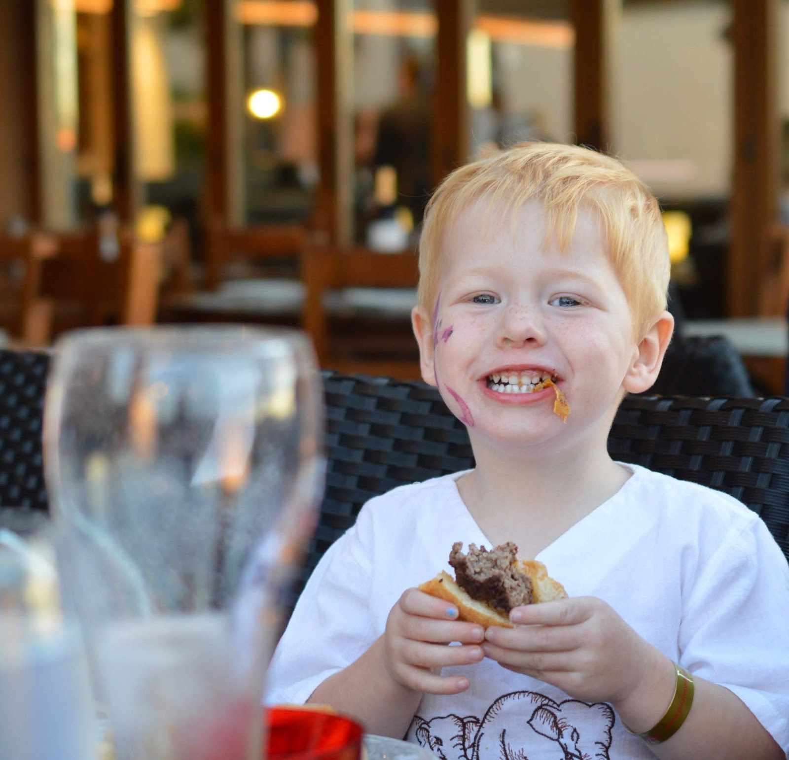 3 of our favourite child-friendly restaurants in Santa Ponsa  - meson del mar kids burger