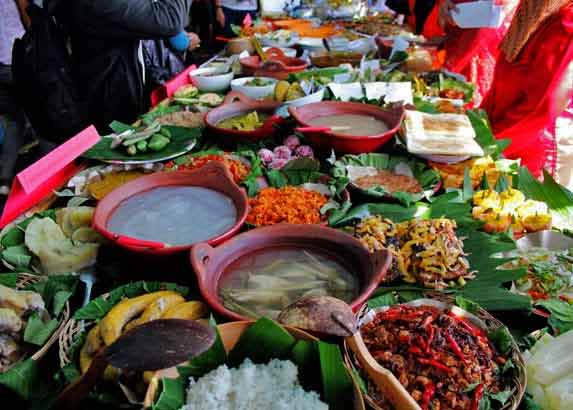 Tradisi makan patita 