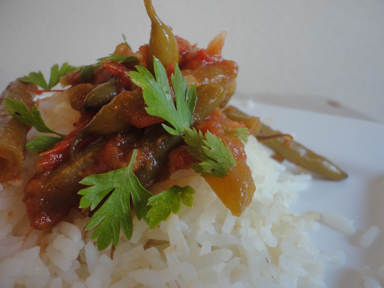 Kook je vegetarisch met mij mee? Boontjes gesmoord in gembertomatensaus.