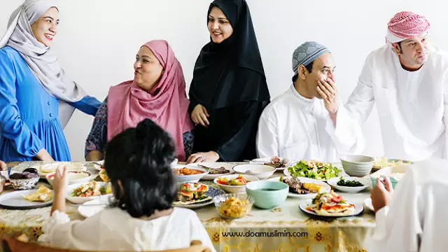 Bagaimana Adab Makan dan Minum Menurut Islam Bagaimana Adab Makan dan Minum Menurut Islam