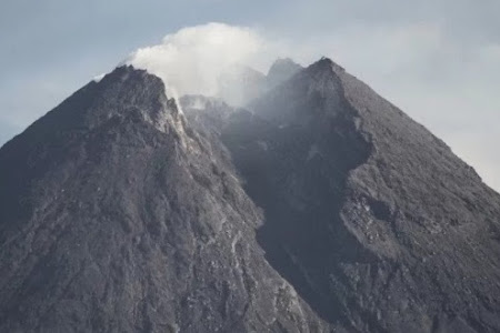    BPBD: There is a lot of new landslide material from the top of Mount Merapi