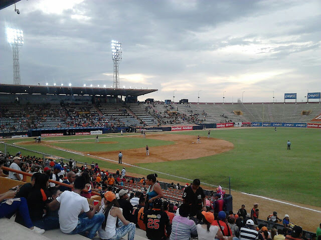 Estadio Luis Aparicio "El Grande", en Maracaibo, donde juegan las Águilas del Zulia. Estadio Luis Aparicio "El Grande", en Maracaibo, donde juegan las Águilas del Zulia.