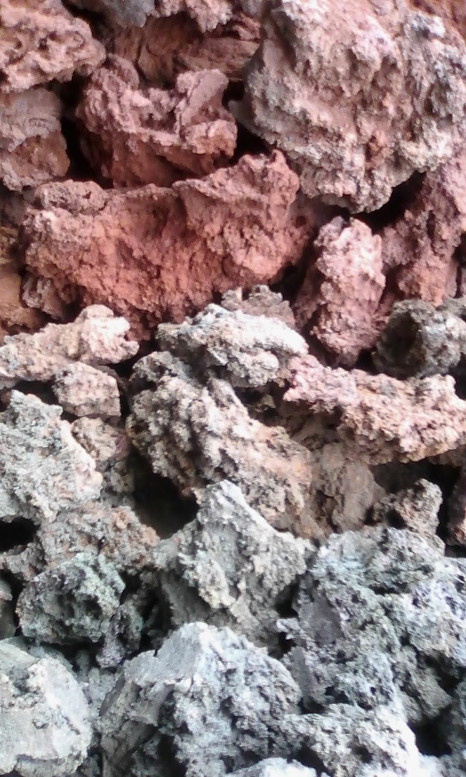 Arena, grava y piedra volcánica de colores Lava Roca: Todos Estos  Productos — Con La Misma Arena”