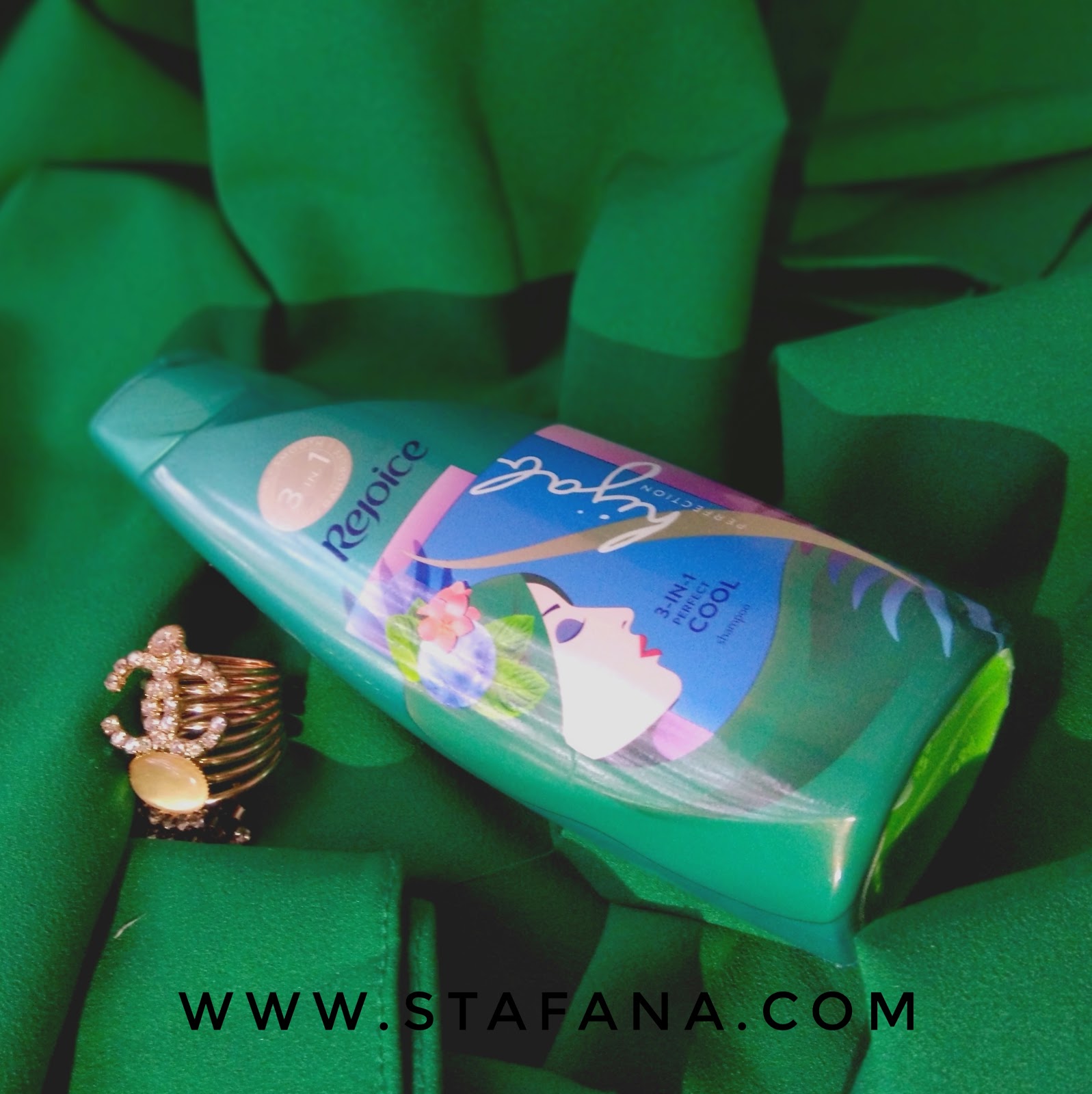 Rejoice 3in1 Perfect Cool Shampoo Mengatasi Rambut Berketombe | Stafana