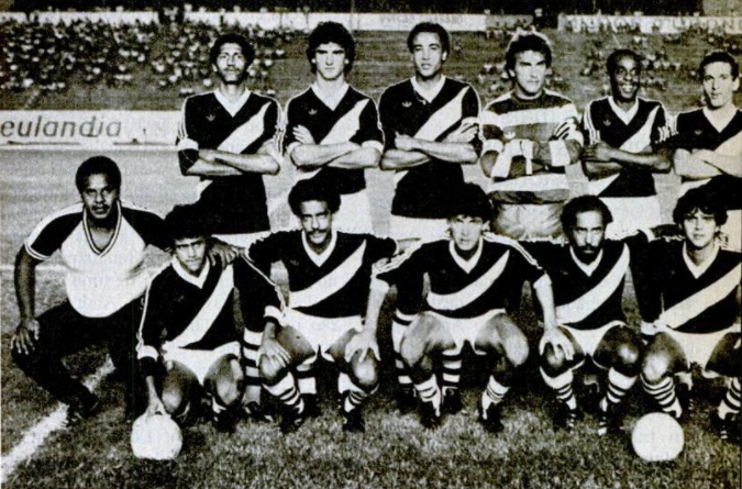 Equipe do Mixto Esporte Clube em 1985, no Campeonato Nacional Jogadores do Mixto Esporte Clube enfileirados no Estádio Verdão (Jose Fragelli) em 1985 pelo Campeonato Nacional (Brasileiro)
