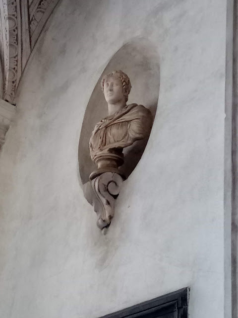Un autre buste dans le passage menant du hall du Palazzo Podestà à la cour intérieure
