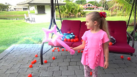 roma and diana pretend play