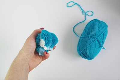Tutorial PomPom Maker Tutorial PomPoms Bommel selber herstellen