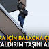 900 Lira İçin Balkona Çıktı