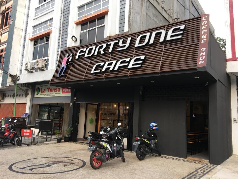 Lowongan Kerja Cafe Ponorogo / Lowongan Kerja Chinook Resto And Cafe
