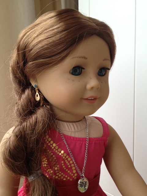 Pretty Lilly an American Girl: Saige's Sparkle Dress