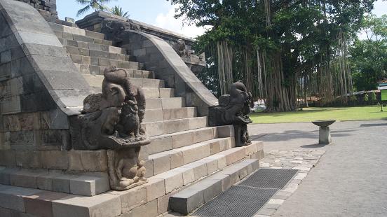 Candi Mendut.