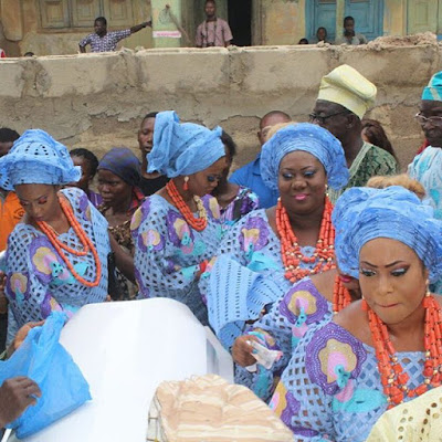  Ooni of Ife,three sisters stood out in royal blue lace