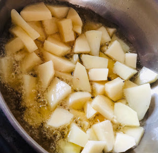 methi-mutter-aloo-ki-sabzi-recipe-step-2(2)