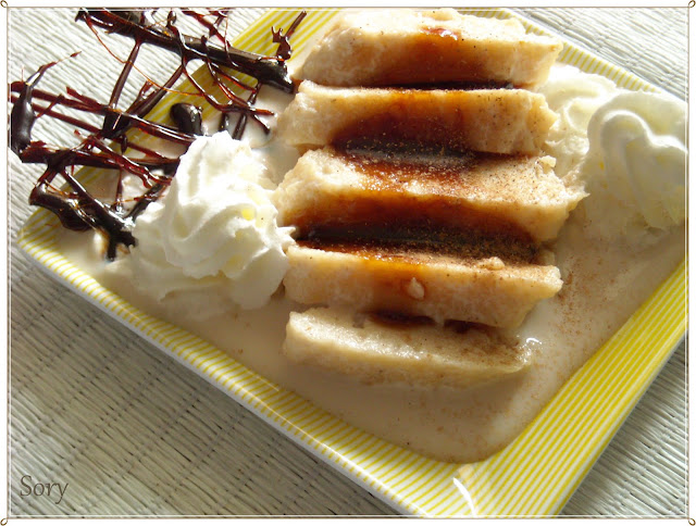  BOLLITOS DULCES SOBRE CREMA DE VAINILLA Y CANELA 