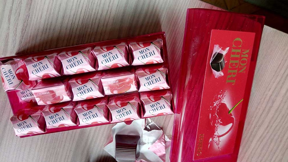 Benim Sözlüğüm Mon Cheri Vişne Likörlü Çikolata