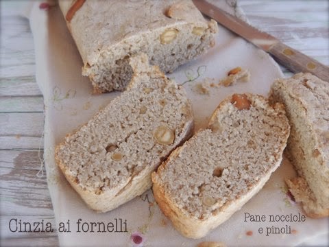 pane con nocciole  