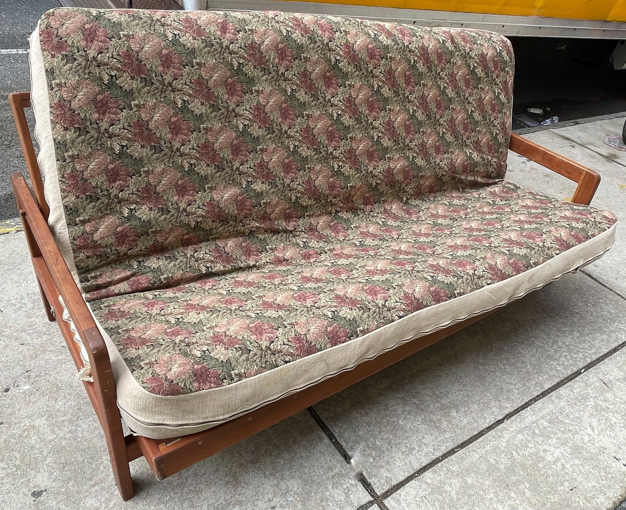 Uhuru Furniture & Collectibles 483167 Futon with Wood Frame and