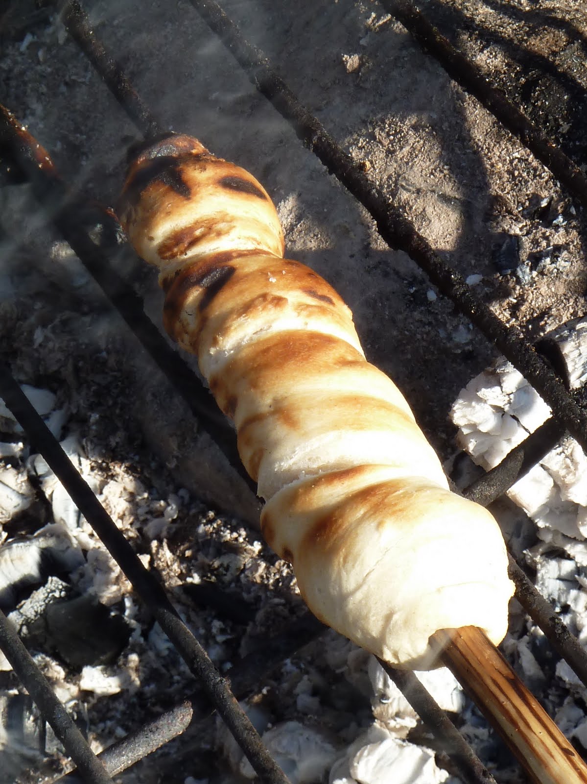 Pinnebrød Over Bålet