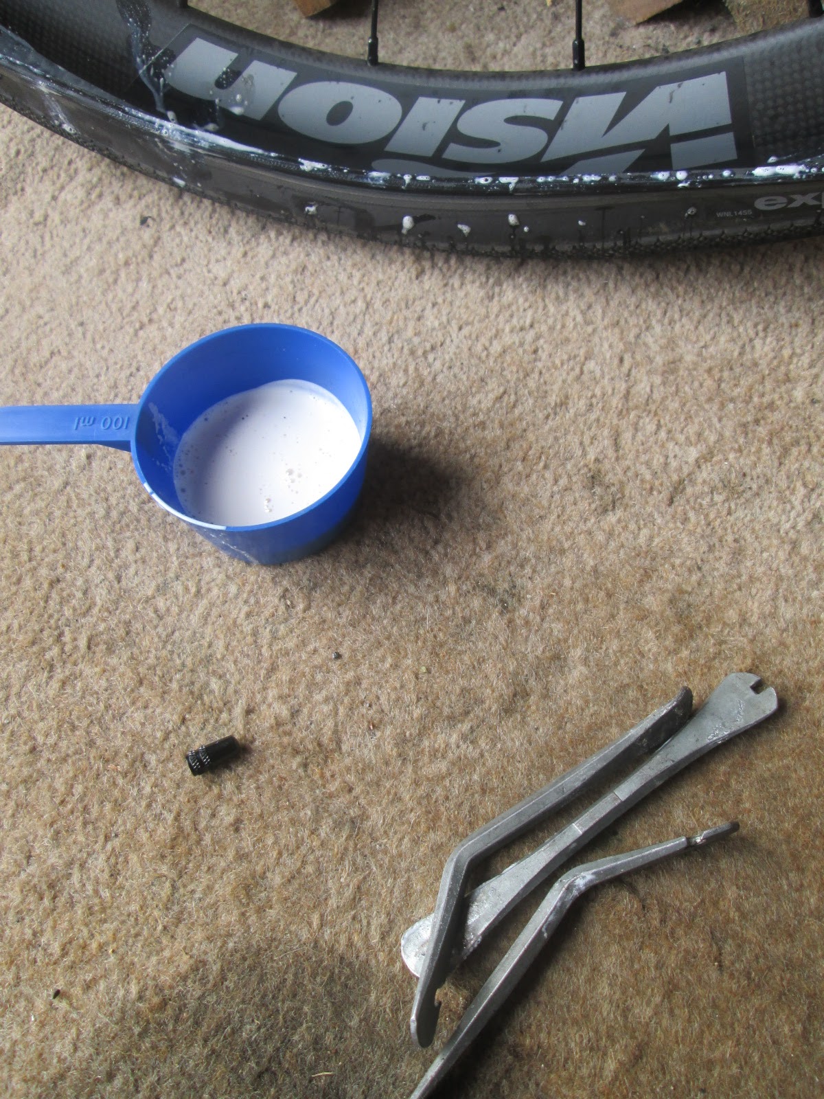 Muddy Brown's Blog Another tyre change on the Cannondale Synapse Neo