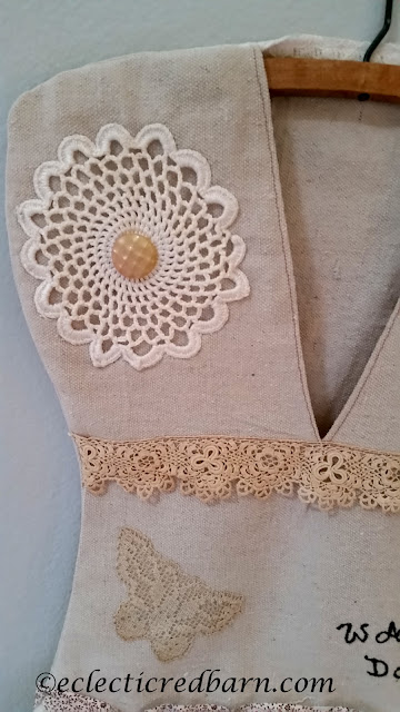 Clothes Pin Bag. Share NOW. #clothespins #laundry #washday #hangingclothes #eclecticredbarn Clothes Pin Bag. Share NOW. #clothespins #laundry #washday #hangingclothes #eclecticredbarn