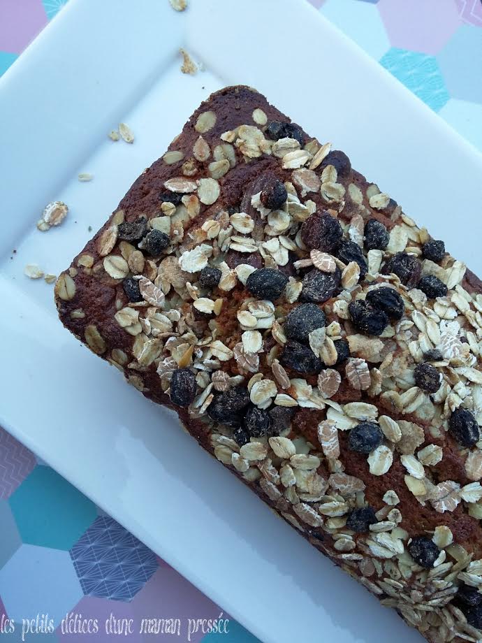 LES PETITS DELICES D'UNE MAMAN PRESSEE CAKE AU MUESLI BIO ET AUX