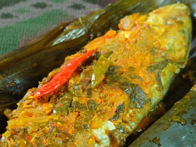 Cara Membuat Pepes Ikan Mas Bumbu Kuning untuk Pemula