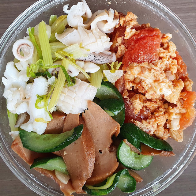 今日午餐：花枝炒芹菜、蕃茄炒蛋、鮑魚片炒小黃瓜，2021.03.30