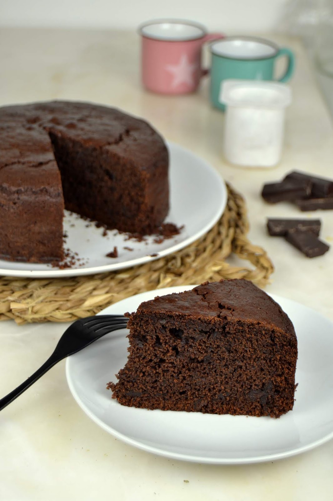 Bizcocho de yogur y chocolate fácil y jugoso ¡Sin pesar ingredientes