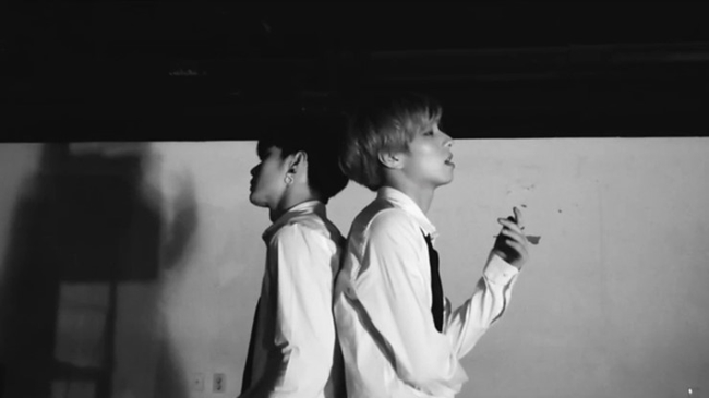 요즘 유행하는 병뚜껑 챌린지 성공한 남돌 | 인스티즈