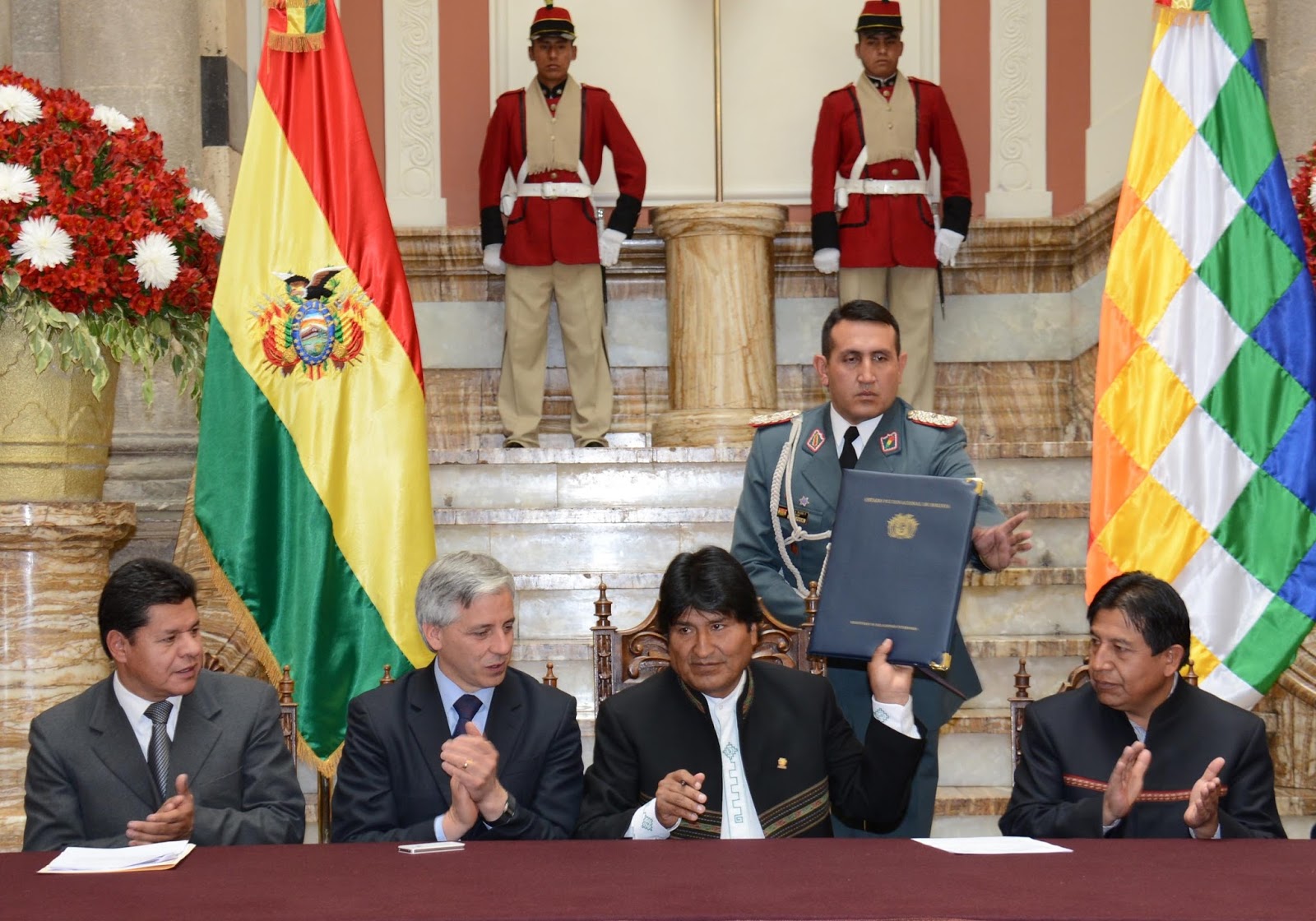 Brigada de Asambleístas de Cochabamba Morales promulga tres leyes en