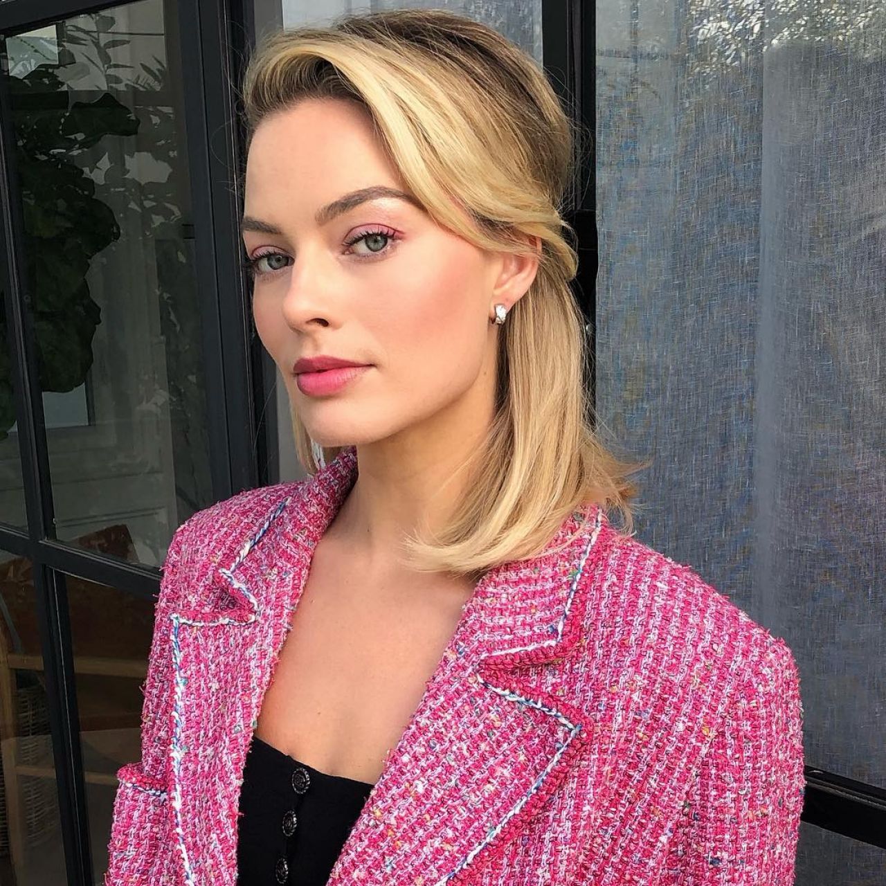 DC COMICS AND ARROWVERSE : Margot Robbie – BTS Photoshoot for Events 2020