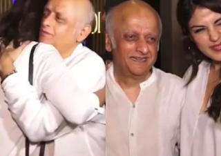 Old video of Riya Chakraborty hugging Mukesh Bhatt went viral, telling the photographers- 'Good quality photo' Old video of Riya Chakraborty hugging Mukesh Bhatt went viral, telling the photographers- 'Good quality photo'