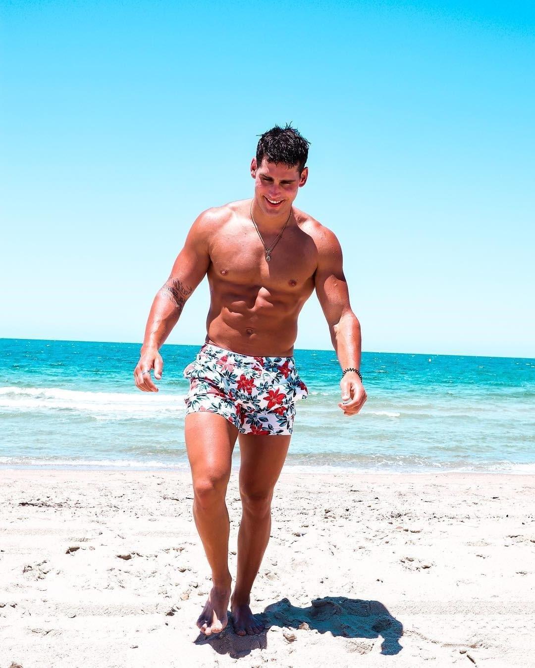 hot-guys-at-the-beach-bare-chest-beefy-muscle-body-smile