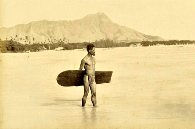 La primera fotografía de un surfista - 1890