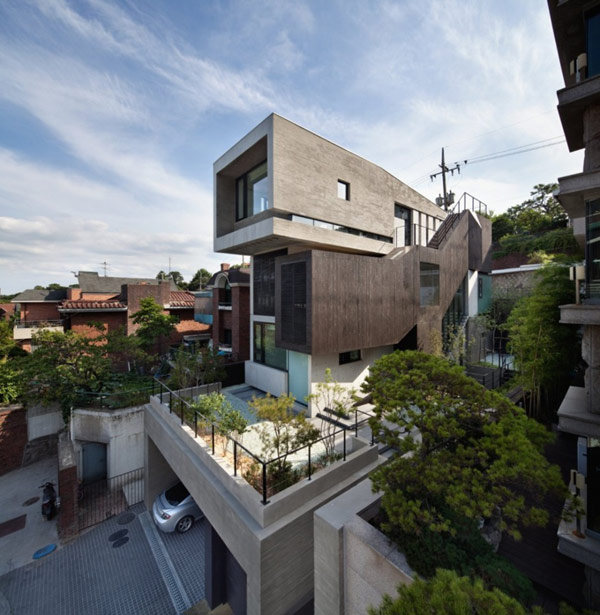 Tres Enormes Niveles en Residencia Familiar Minimalista en Corea del