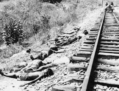 Vítimas da seca. Crianças e adultos jazem ao lado da linha férrea que levava para o Campo de concentração de Senador Pompeu.