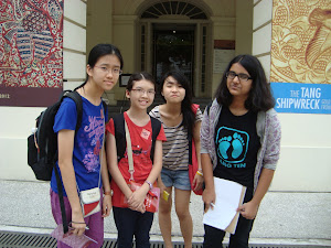 Group photo outside Asian Civilisaton Museum