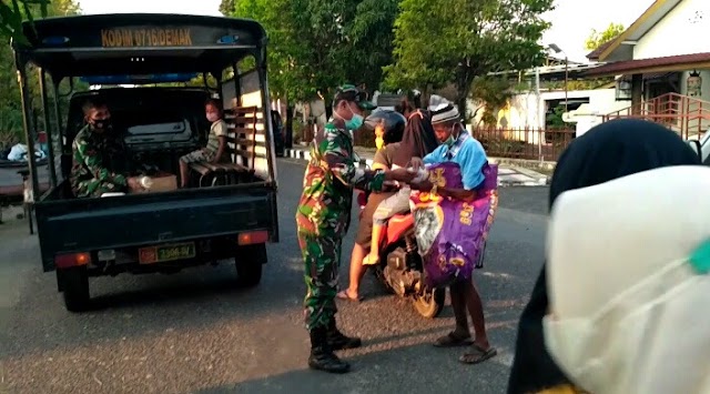 Ramadhan Berkah, Kodim 0716/Demak Bagi Takjil Gratis