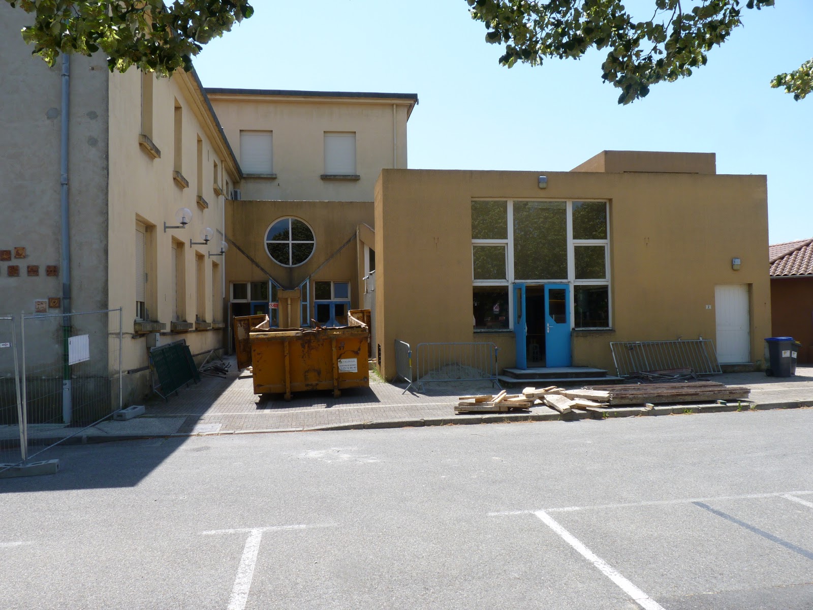 C'EST PARTI: LA SALLE DES FÊTES SE REFAIT UNE BEAUTÉ - Le blog de St